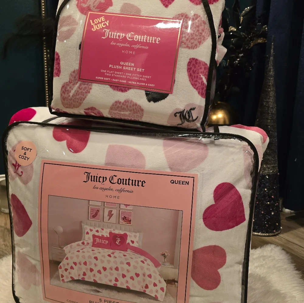 Set of 2 Juicy Couture Queen heart/kisses comforter set&Plush set set new
